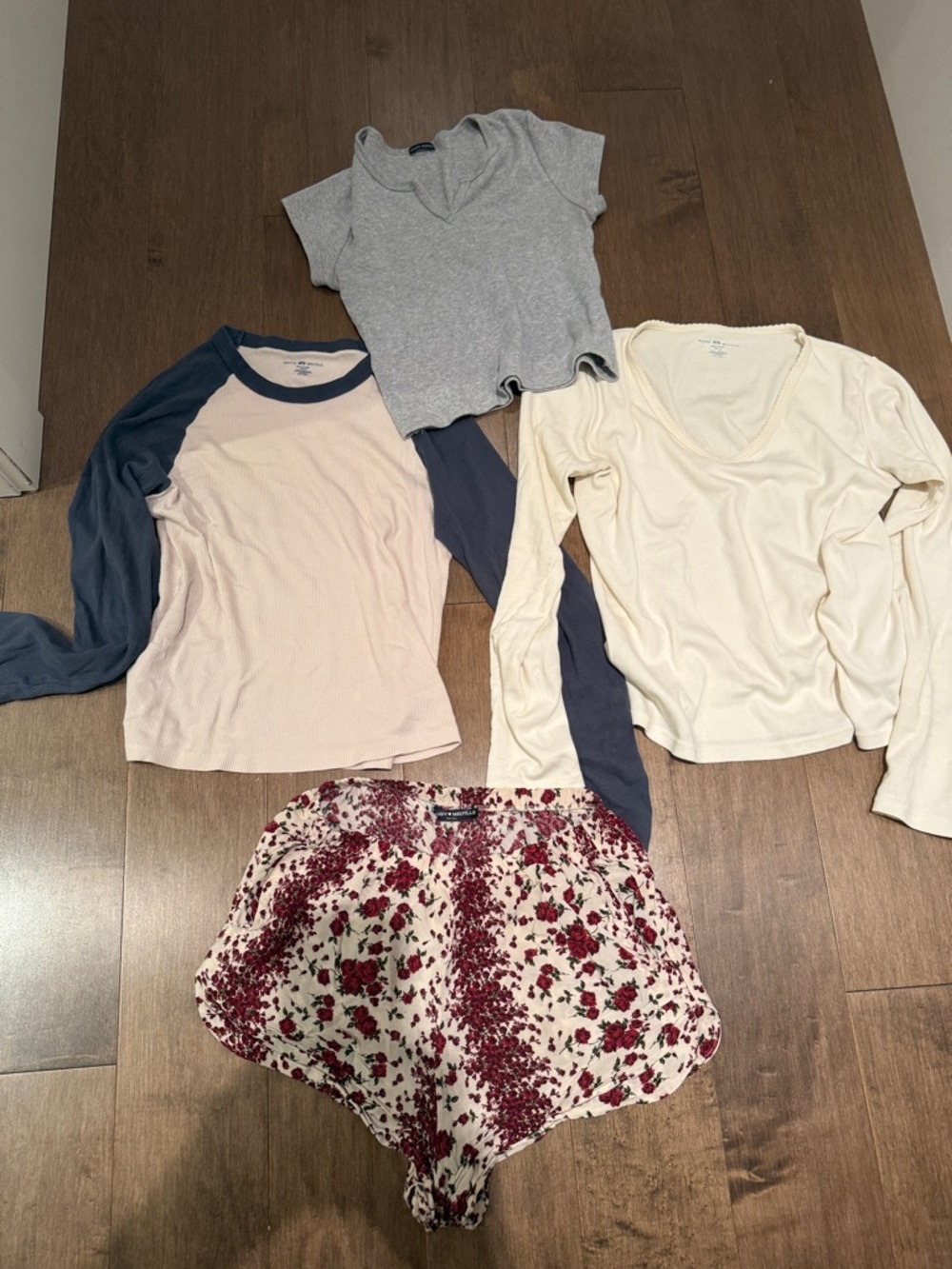 Brandy Melville haul. Mixed Tops & Floral Shorts Set - Grey, Cream, Navy,